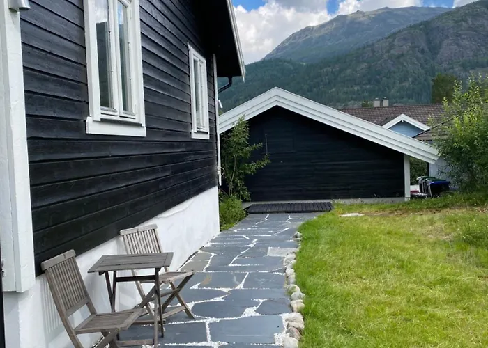 2 Mannsbolig I Sentrum, Naer Skianlegget - 3 Sov Og 7 Sengeplasser *