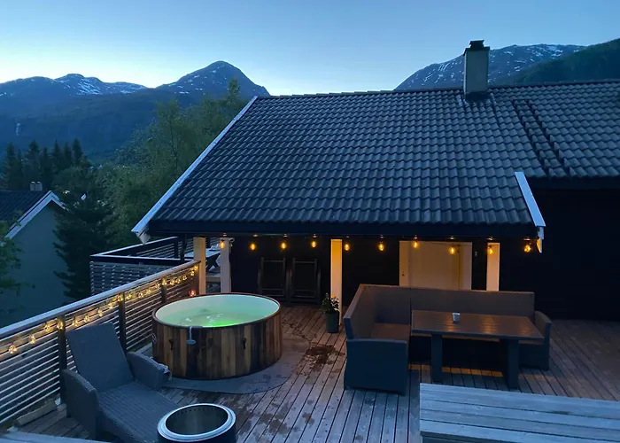 2 Mannsbolig I Sentrum, Naer Skianlegget - 3 Sov Og 7 Sengeplasser *